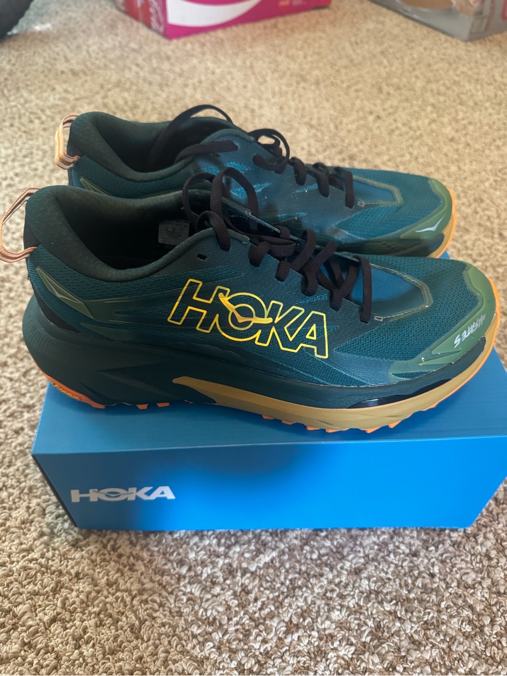 Men’s Hoka Mafate 5 size 11 Like New